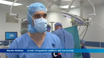 Primář MUDr. Martin Holinka v reportáži o nových ortopedických operačních sálech v nemocnici s poliklinikou Karviná-Ráj.